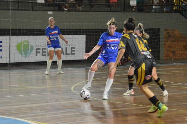 Equipes da UJR/Feevale/Banrisul classificam-se na Copa Novo Hamburgo de Futsal