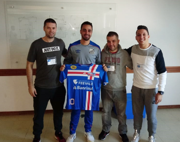 Profissionais da UJR/Feevale participam de capacitação com treinador do Santos
