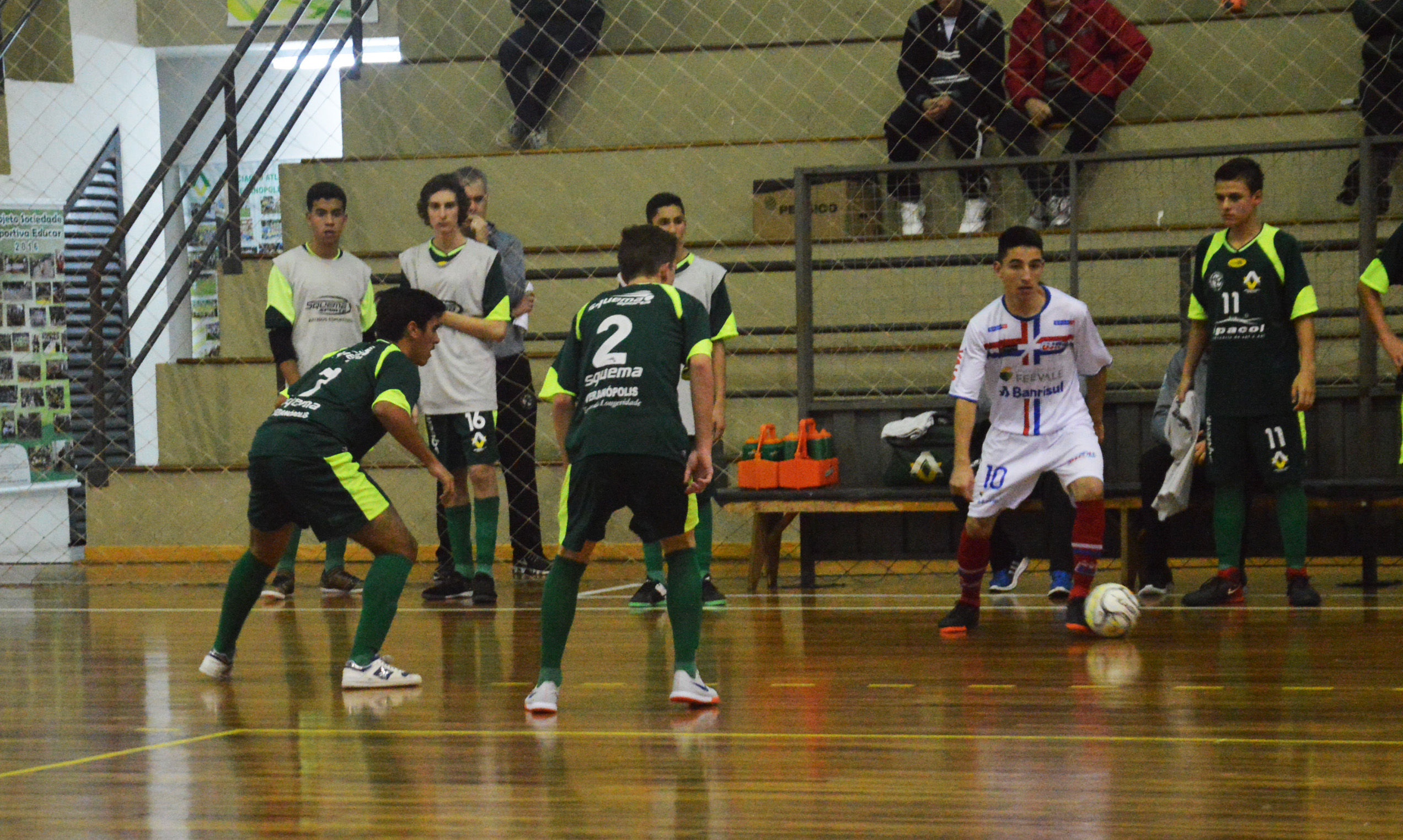 Sub-17 da UJR/Feevale/Banrisul dispara na liderança de sua chave.