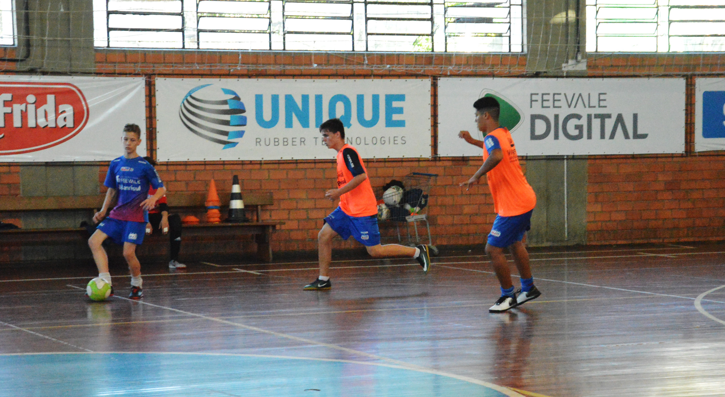 Sub-15 da UJR/Escola/Social estreia na Copa 50 anos Aspeur/Feevale