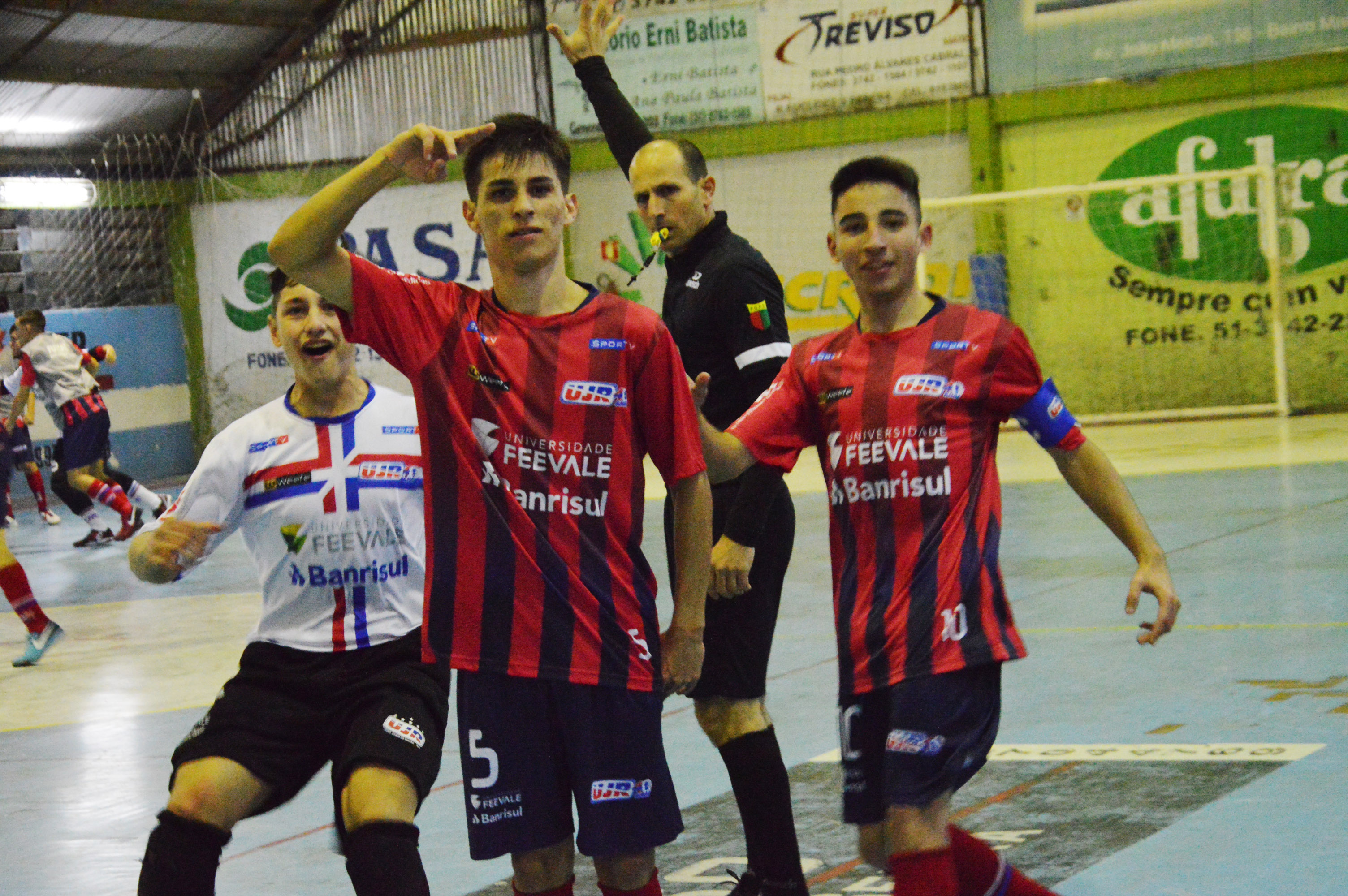 Sub-17 da UJR/Feevale/Banrisul em vantagem nas oitavas de final