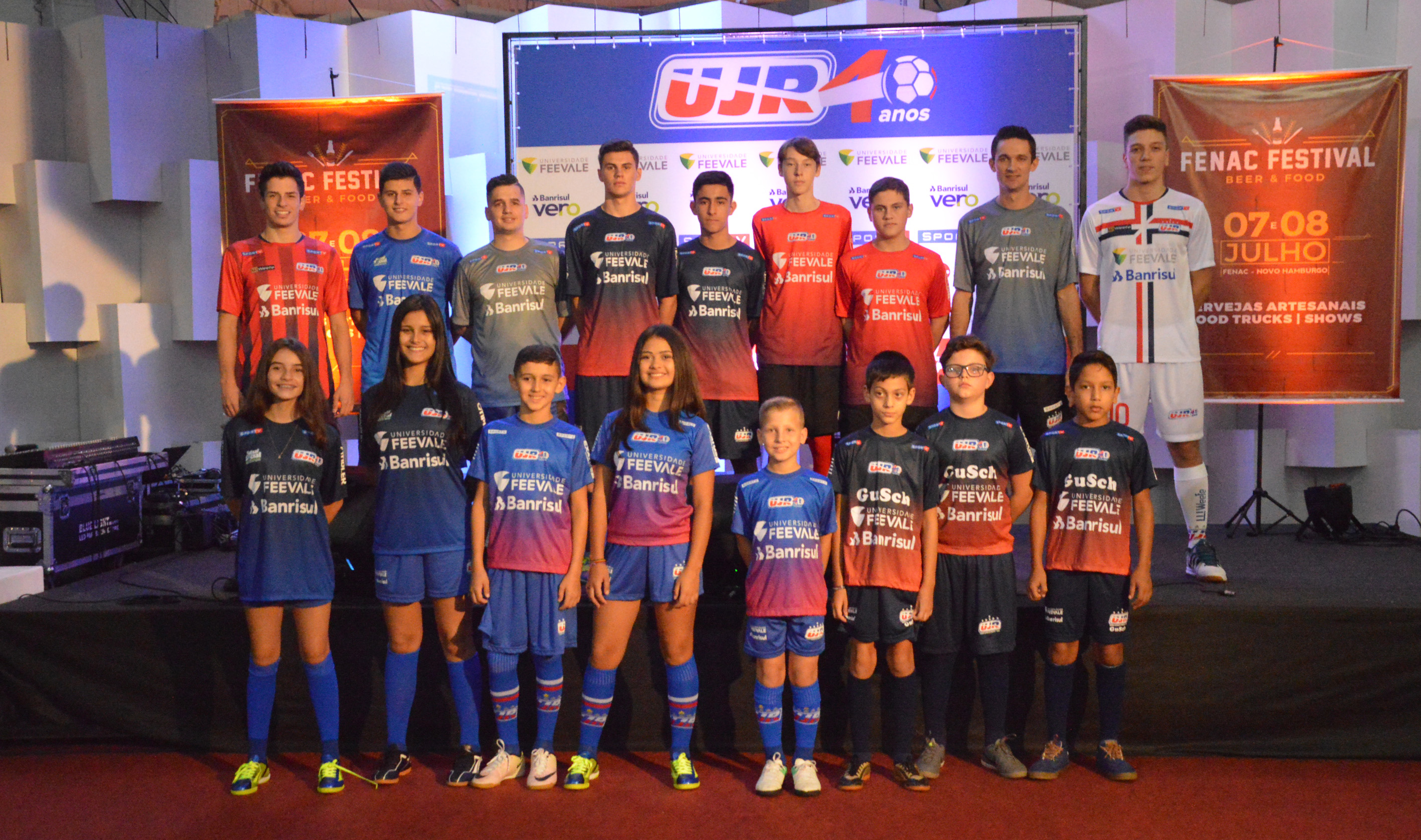 UJR lança uniformes comemorativos na Feira da Loucura por Sapatos