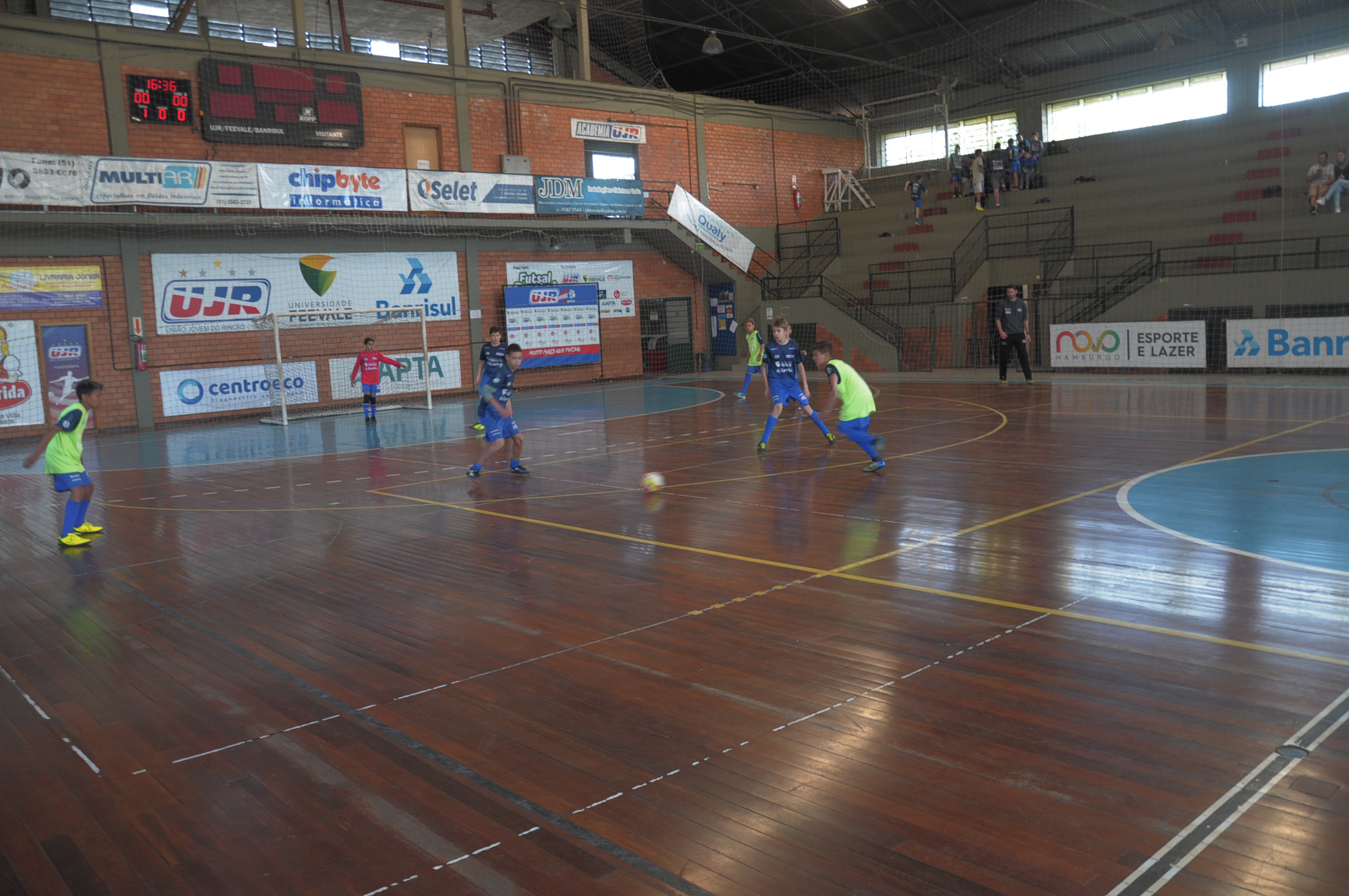Interno Sub-12 movimenta alunos do Futsal Social