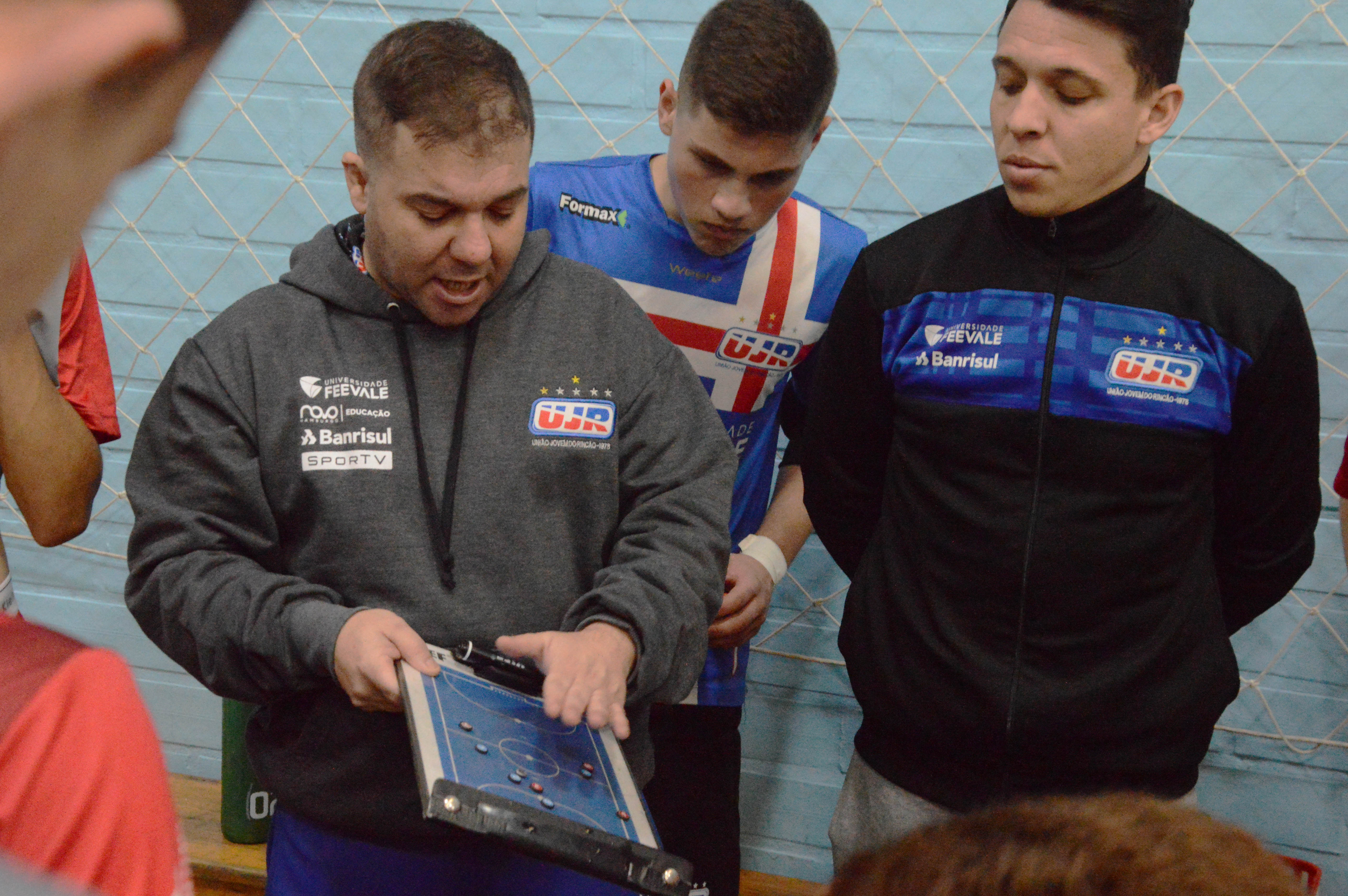 Sub-15 da UJR/Feevale com jogo decisivo em Carlos Barbosa