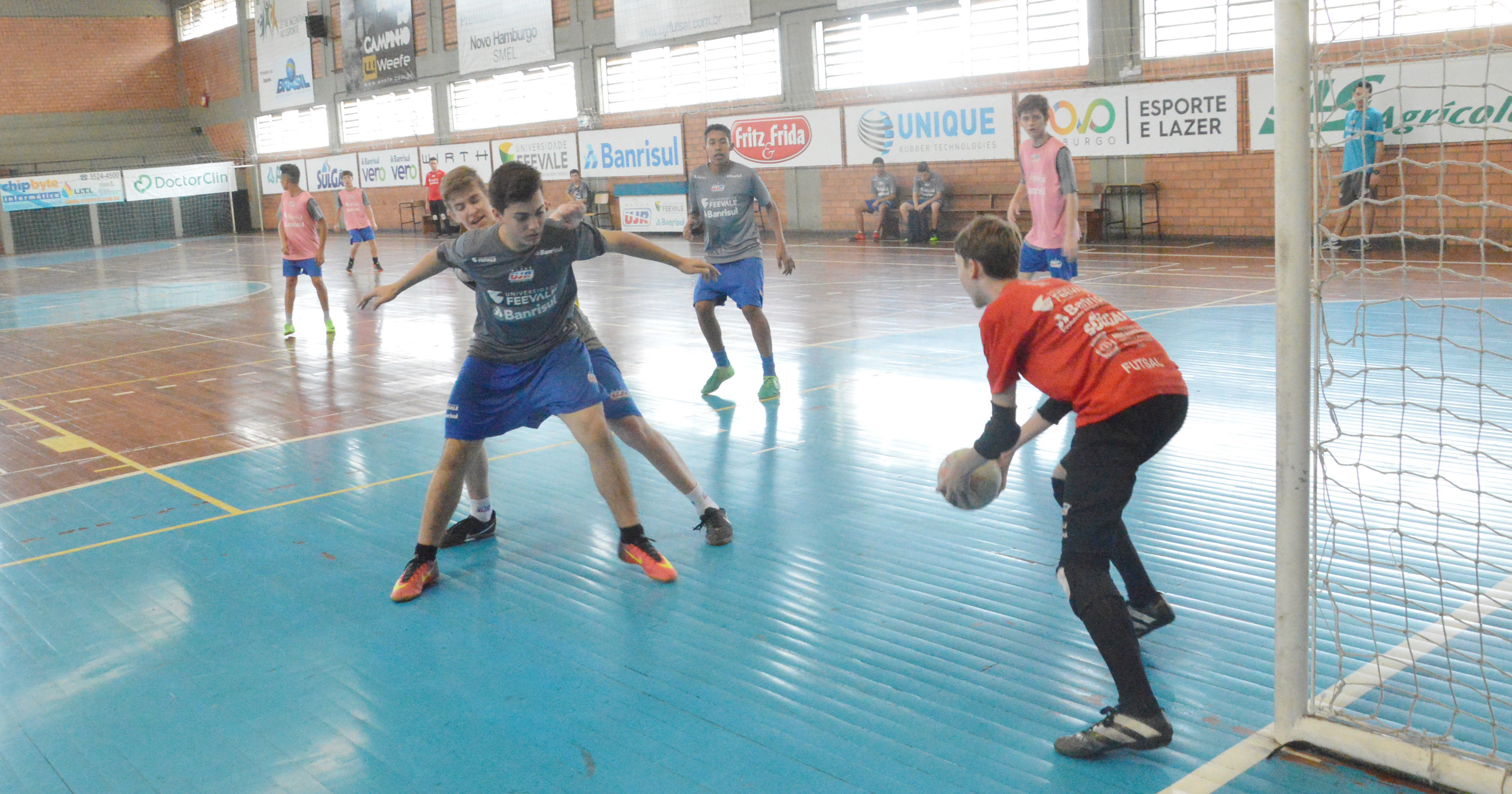 Sub-15 da UJR/Feevale/Banrisul e Escola UJR na semifinal da Copa Feevale