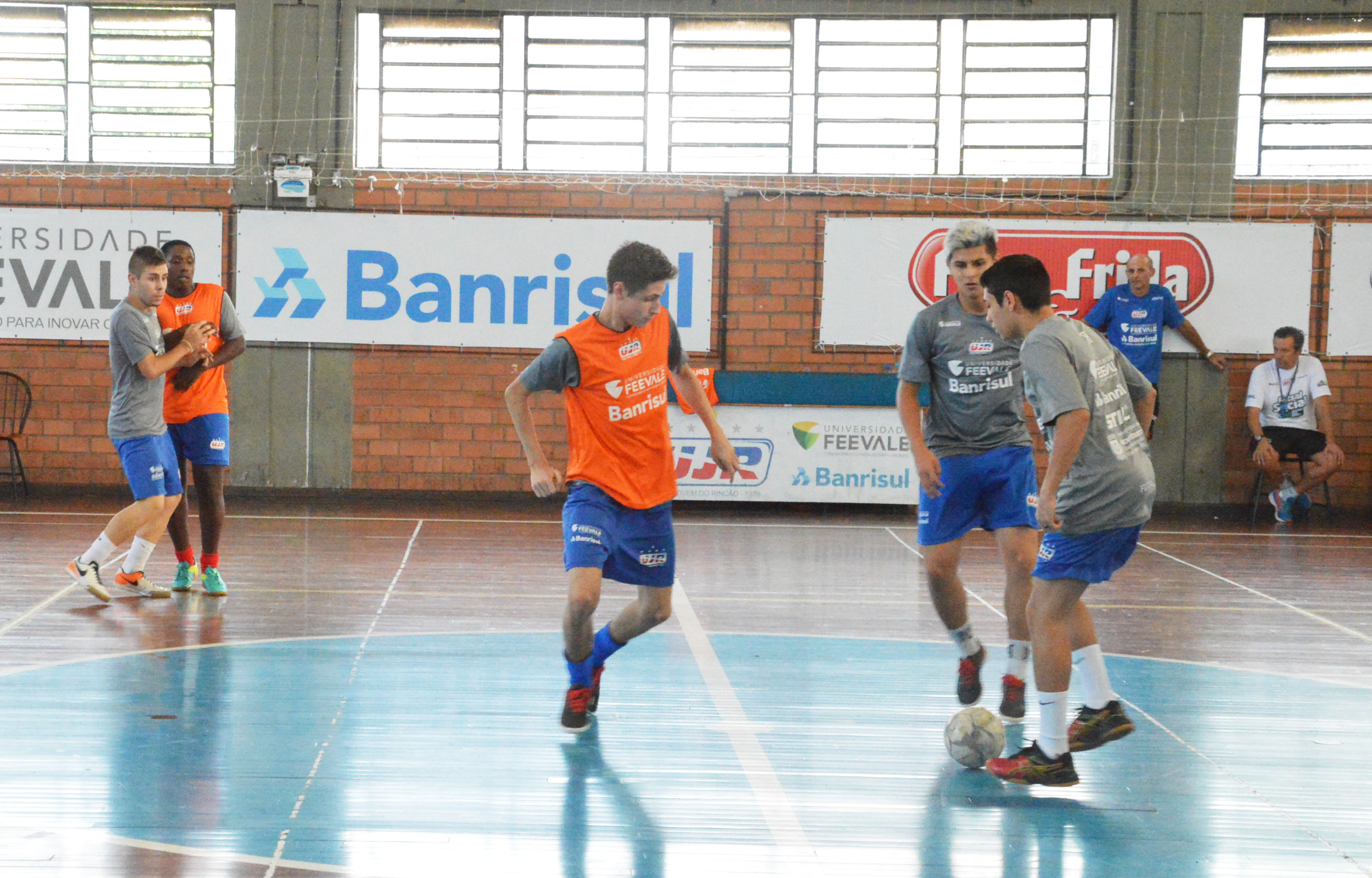 Equipes da UJR/Feevale/Banrisul disputam primeiro amistoso da temporada