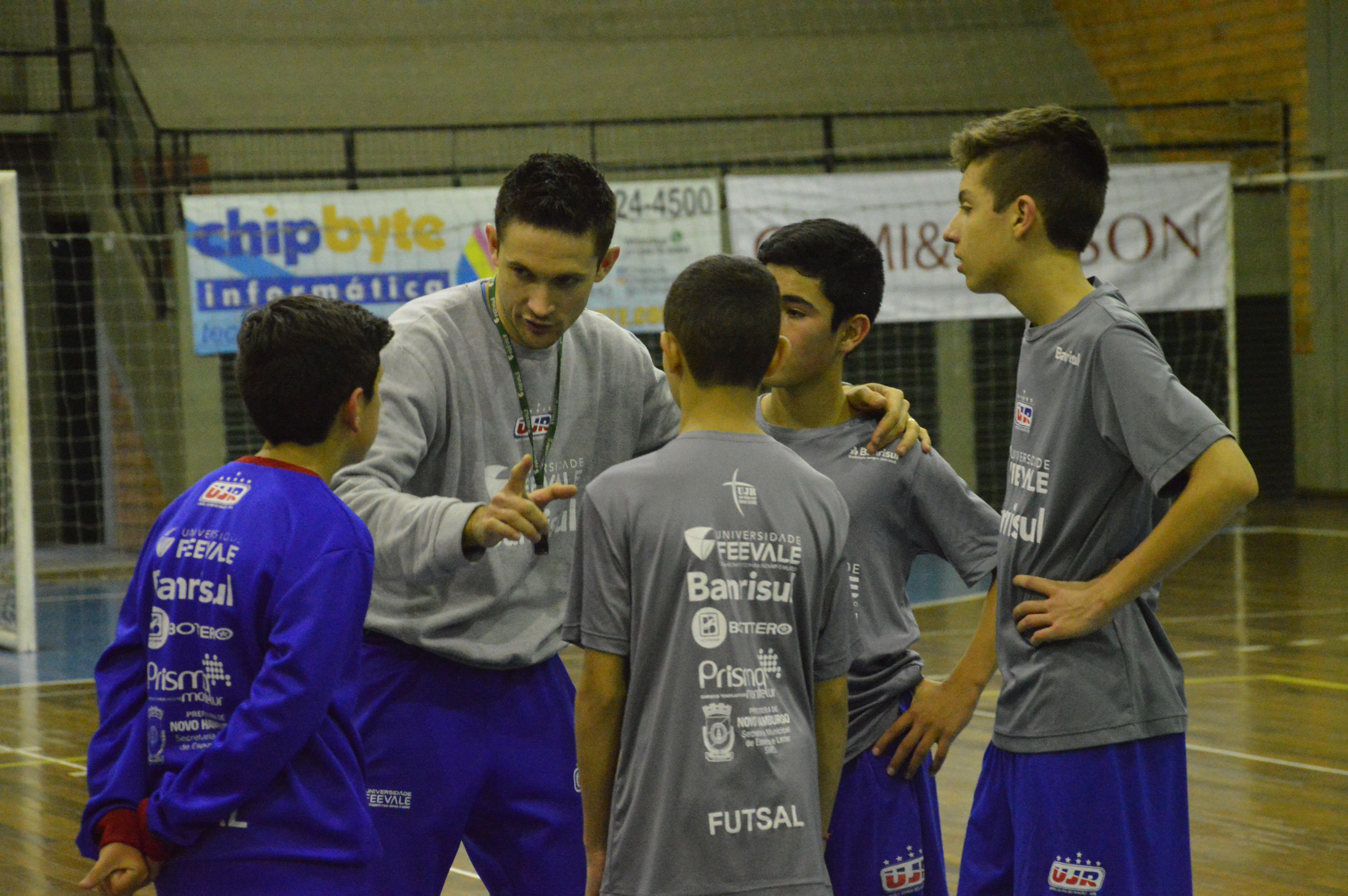 Sub-13 da UJR/Feevale/Banrisul em busca de vaga à semifinal em Santa Clara do Sul