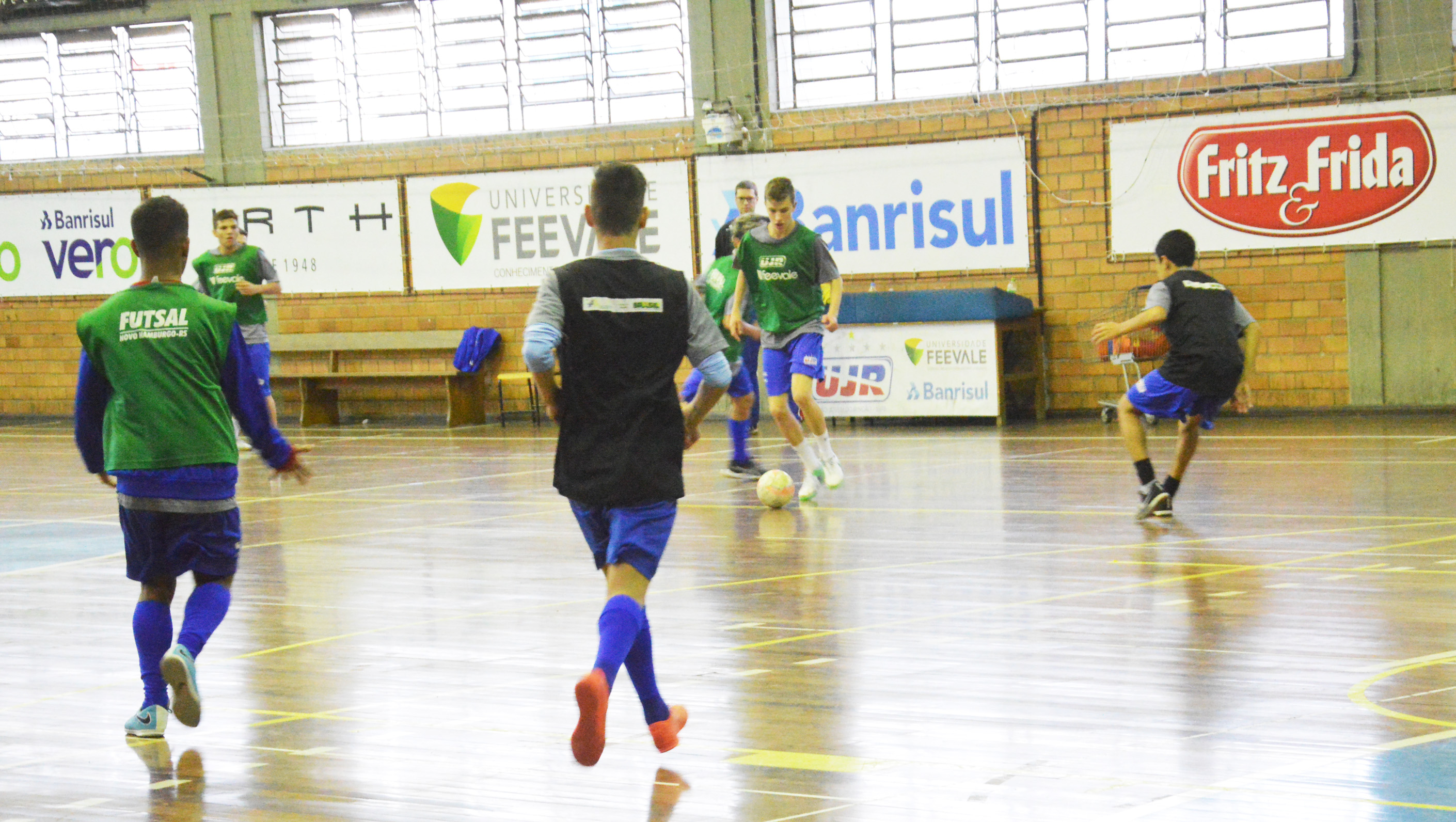Sub-17 da UJR/Feevale/Banrisul decide vaga nas quartas de final
