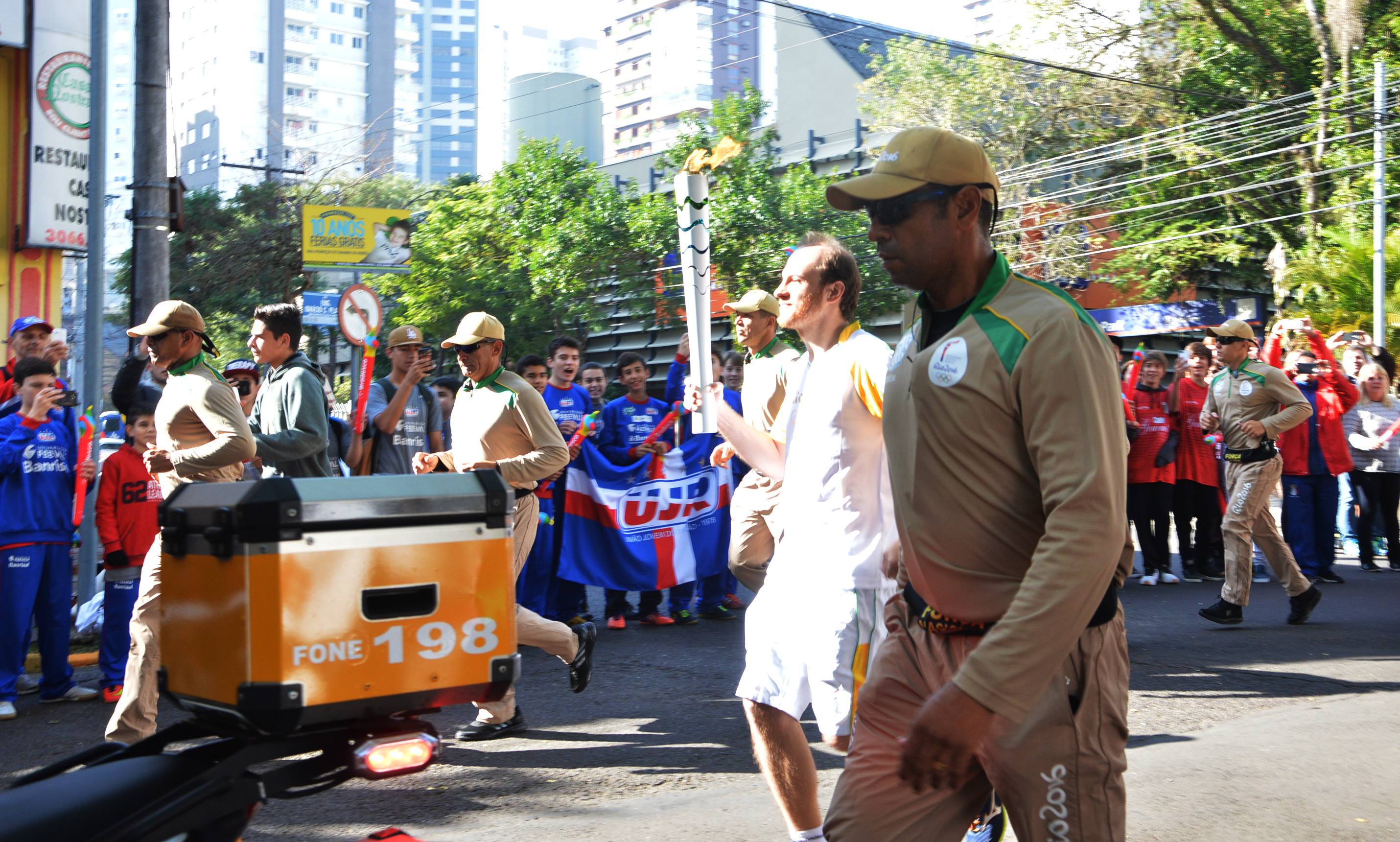 UJR/Feevale/Banrisul também participou das atividades do revezamento da Tocha Olímpica em Novo Hamburgo