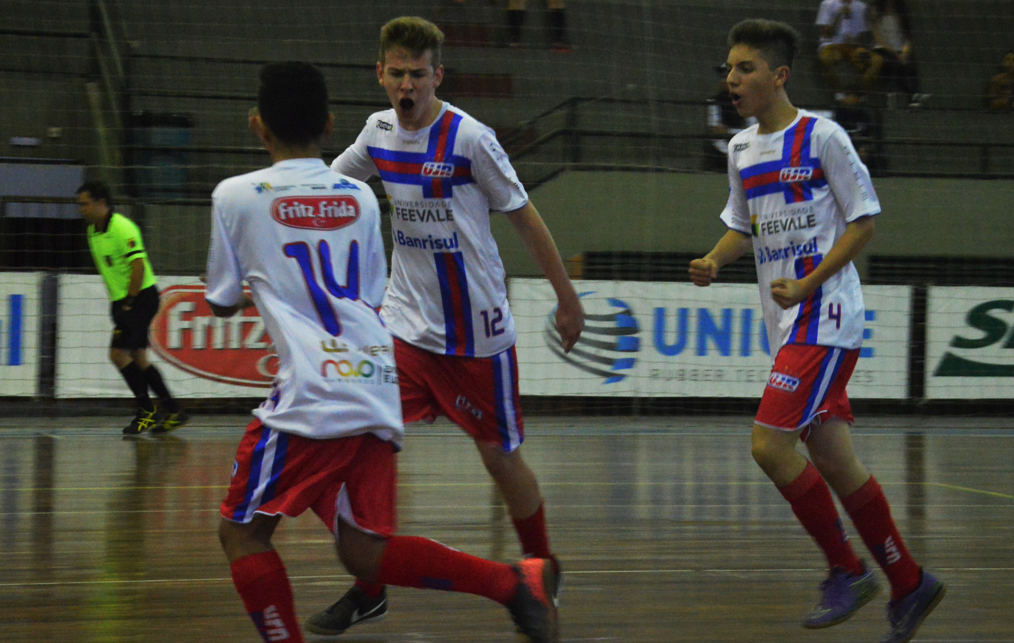 Vitória de virada coloca a UJR/Feevlae/Banrisul na liderança da chave