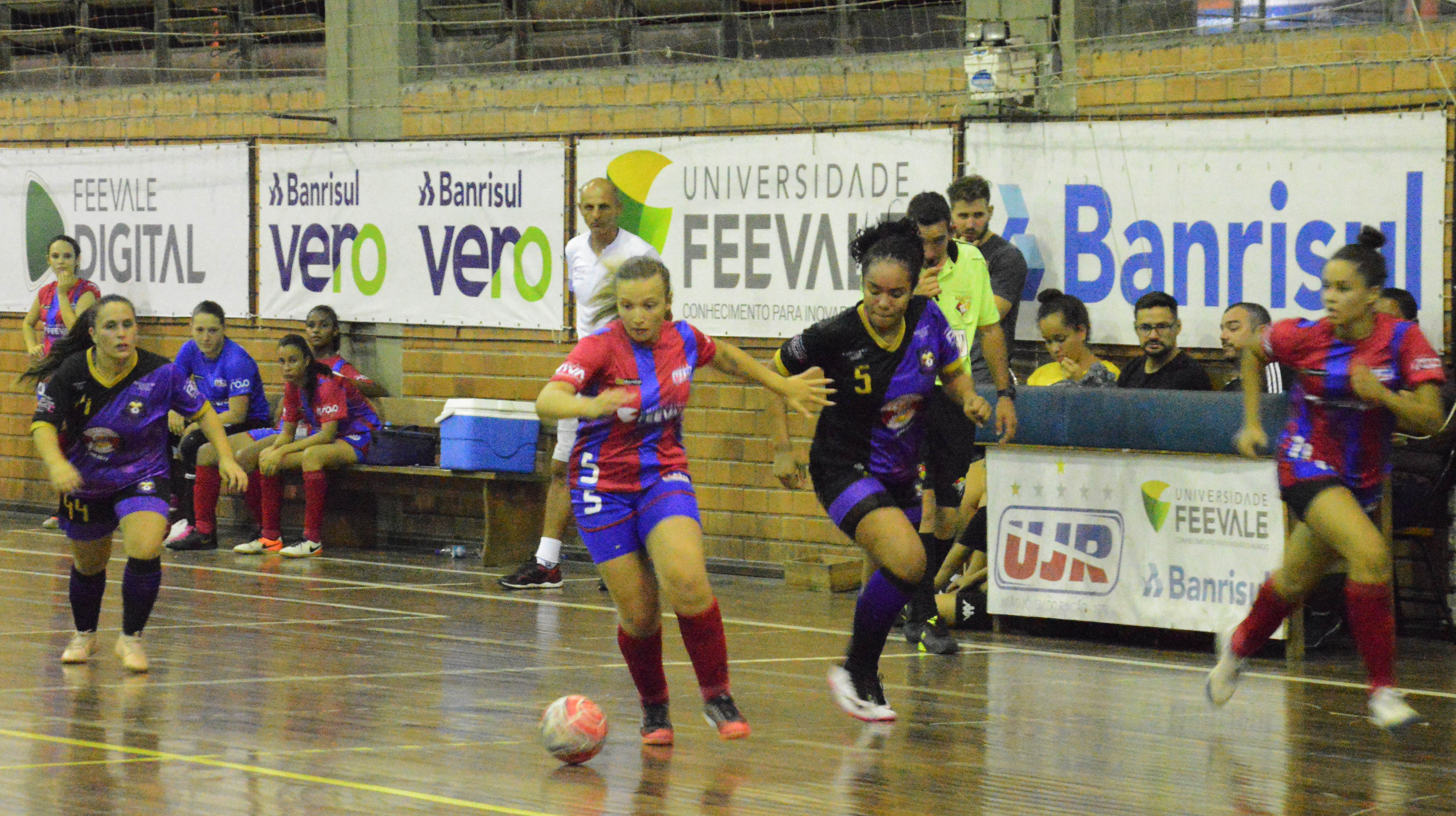 Equipe feminina da UJR/Feevale estreia com vitória no Torneio de Verão Pablo Radaeli