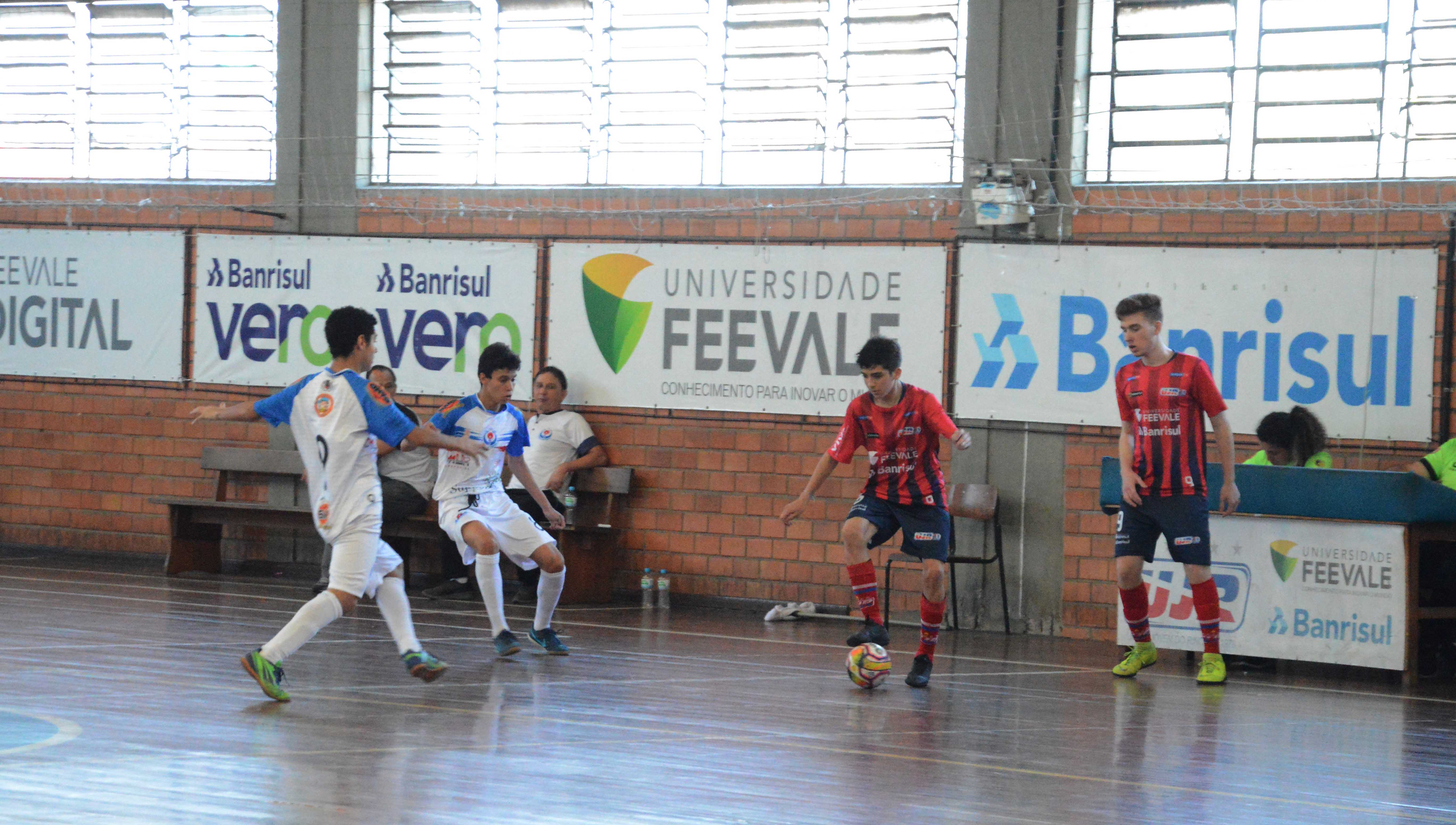 Sub-15 da UJR/Feevale busca reverter placar para avançar na Liga Gaúcha