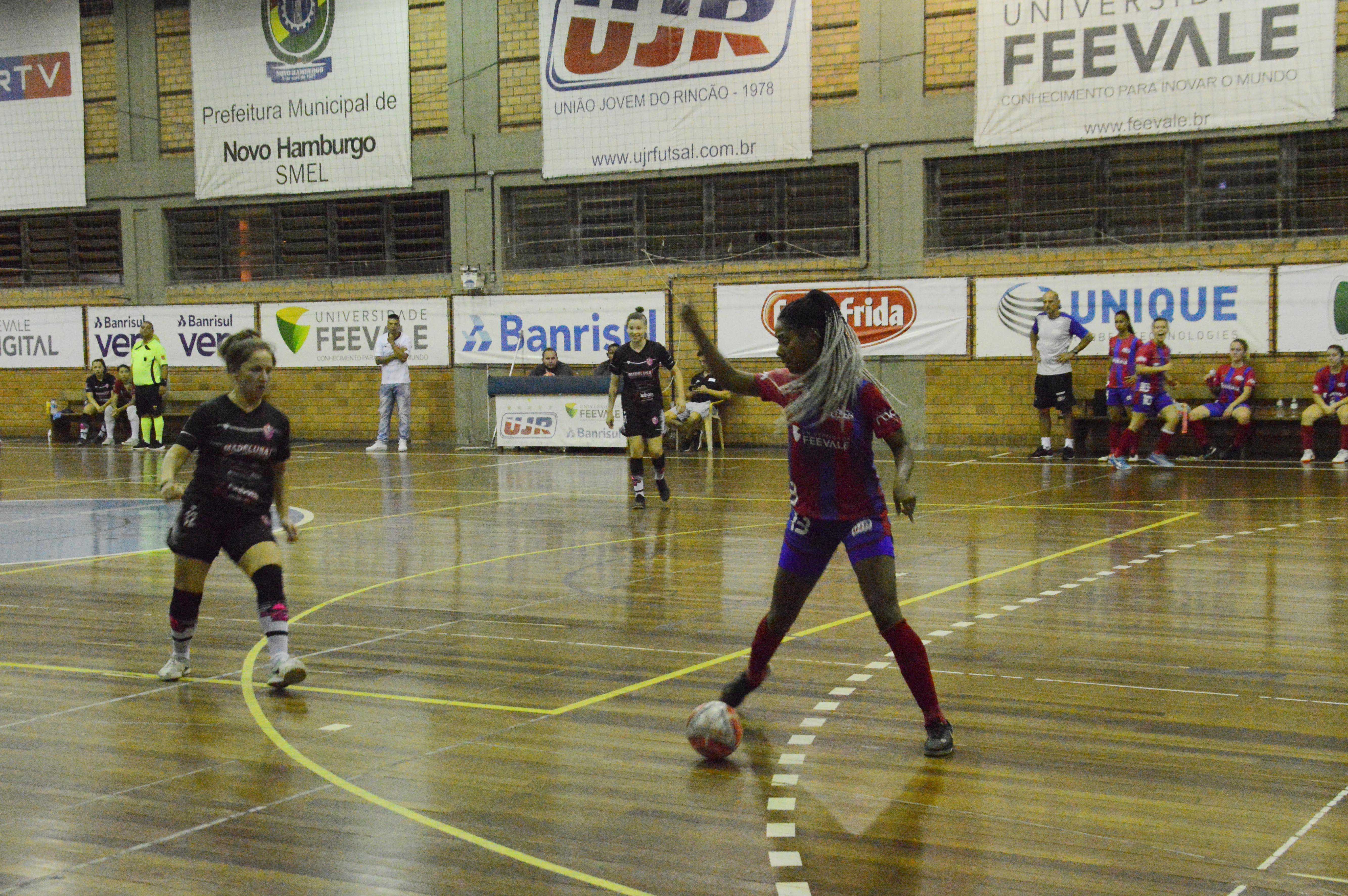Feminino da UJR/Feevale disputa final do Torneio de Verão Pablo Radaeli