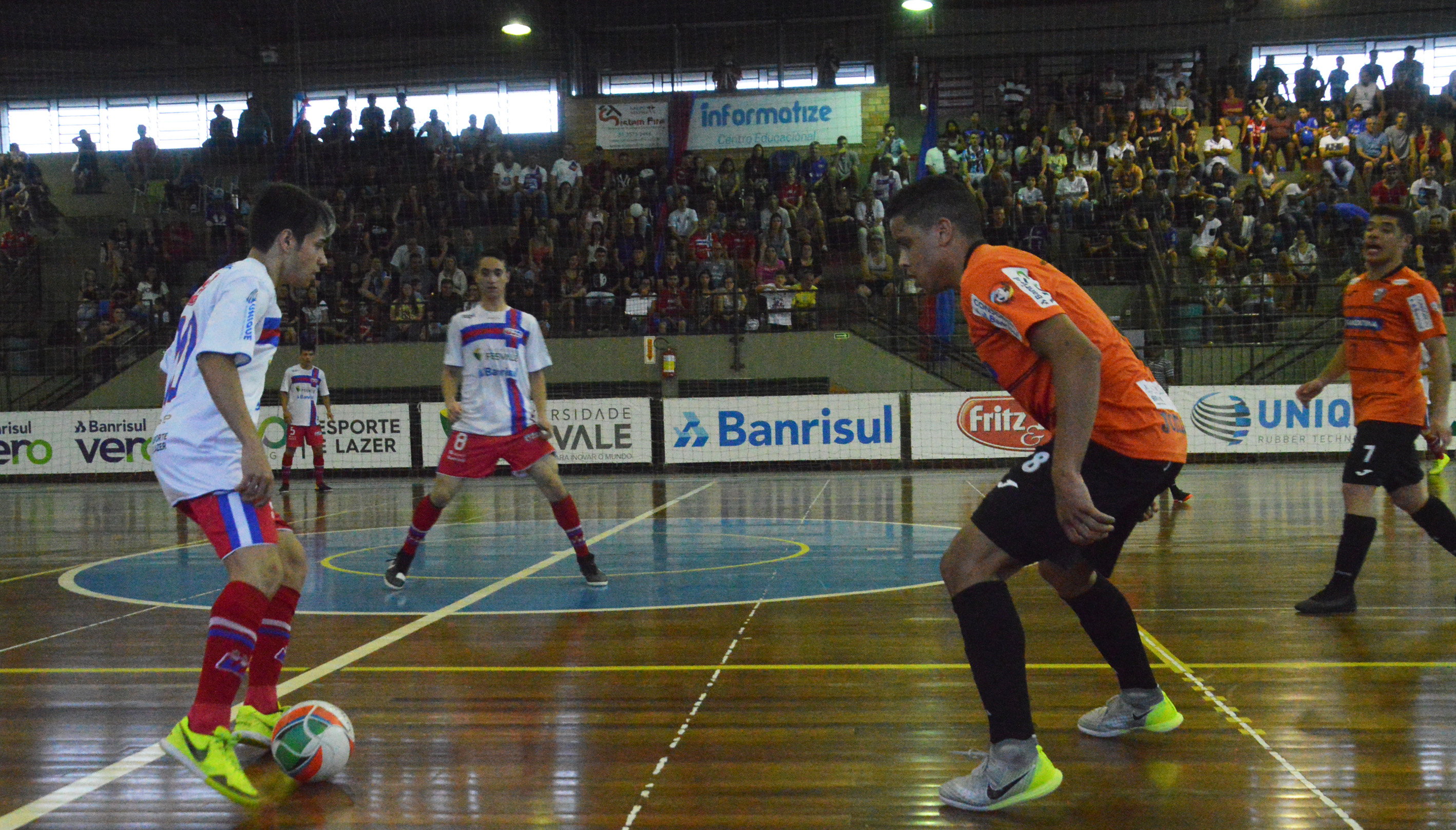 Em jogo eletrizante, UJR/Feevale/Banrisul sai em desvantagem por vaga na final