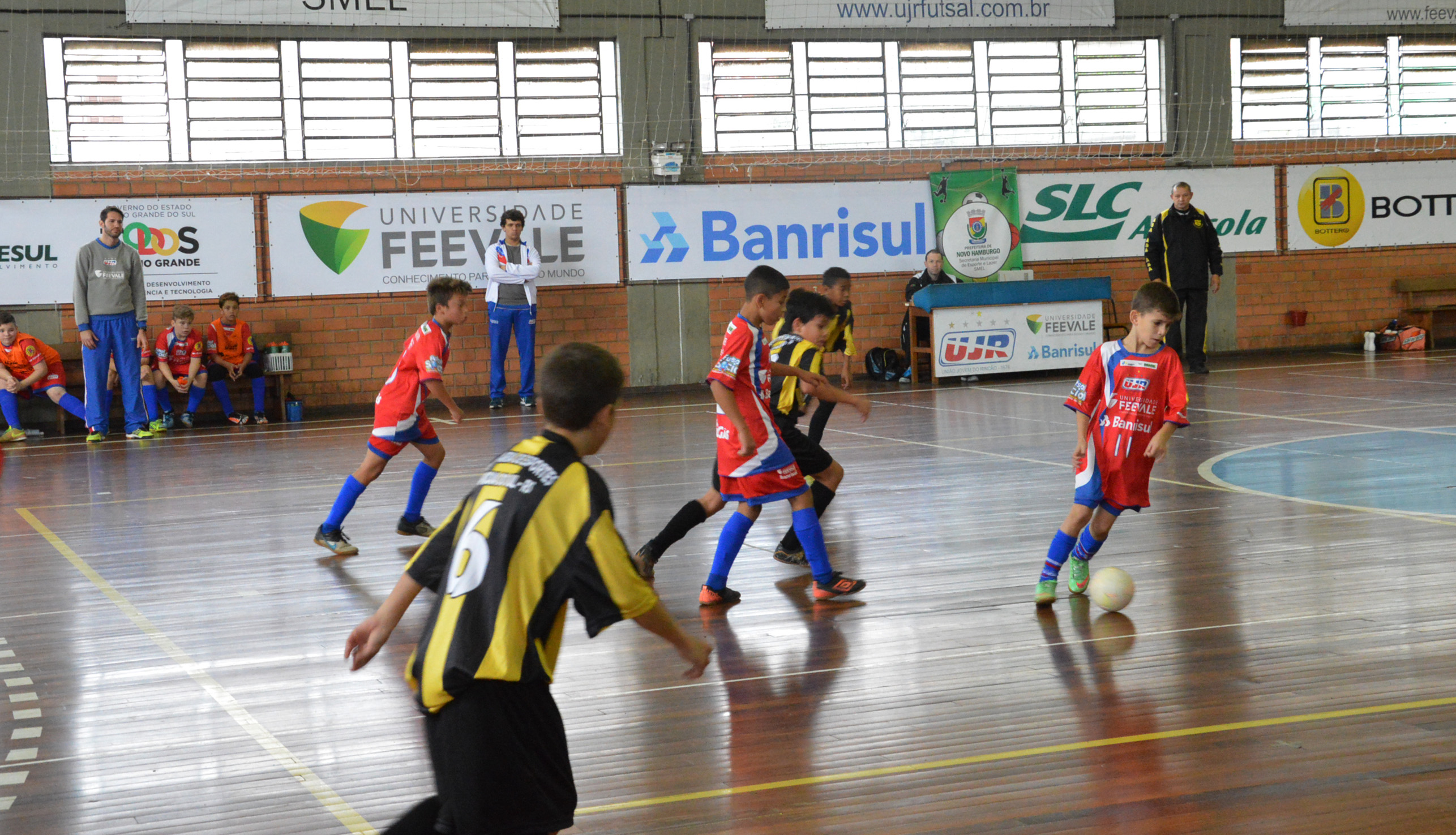 Sub-13 da Escola UJR/Gusch vence na Copa Feevale