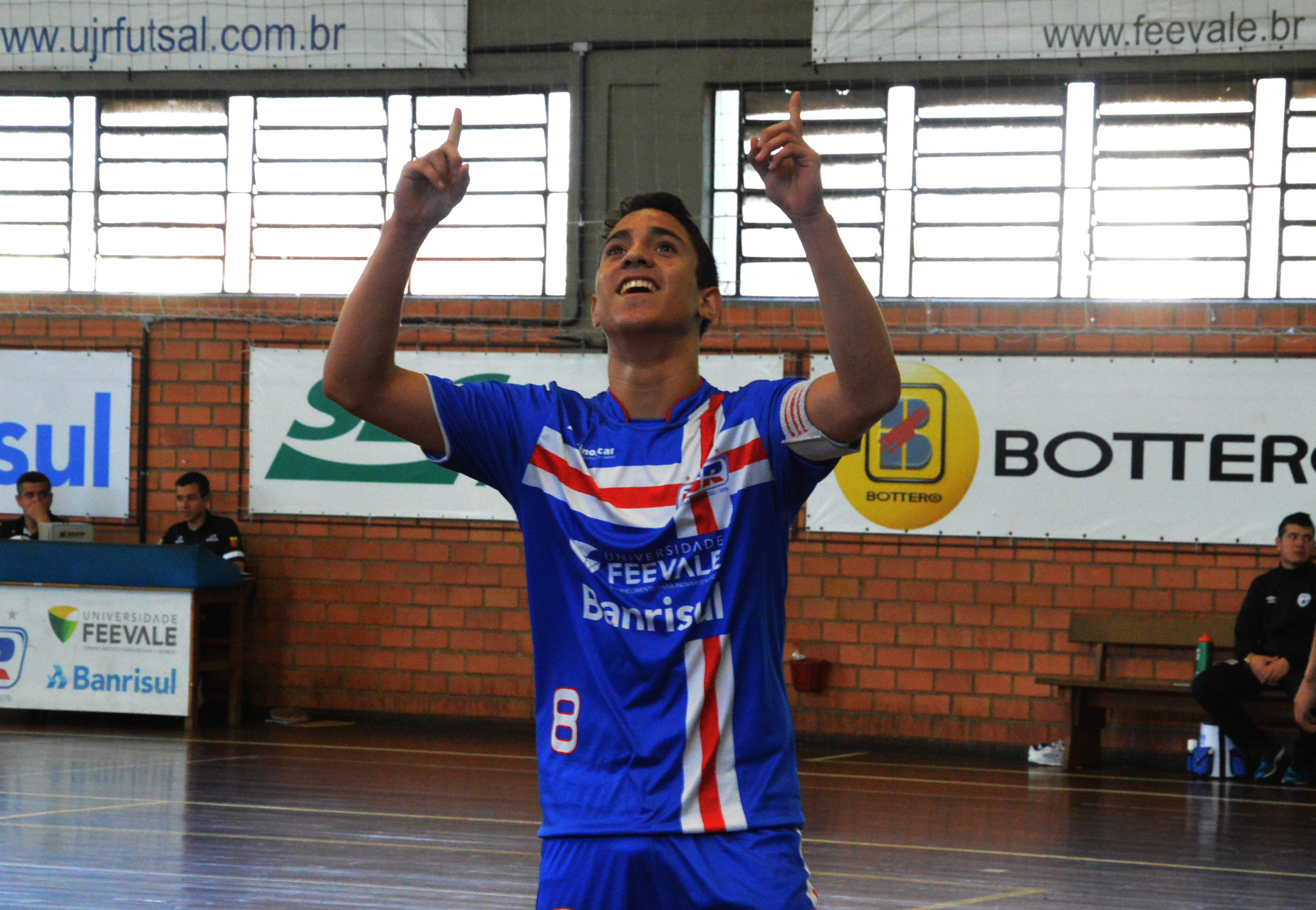 Sub-17 da UJR/Feevale/Banrisul encerra a primeira fase com vitória