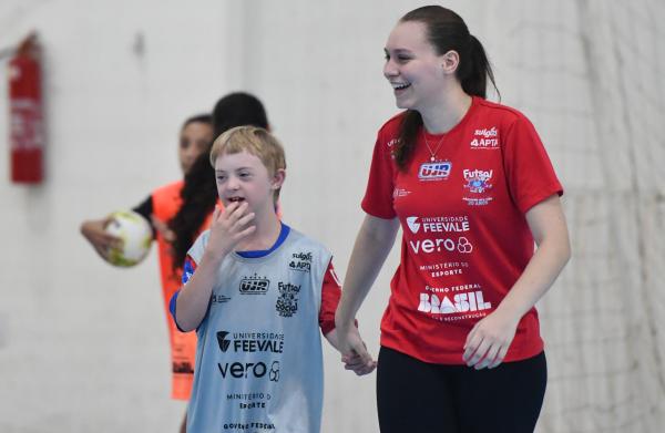 Atuação no projeto Futsal Social rende participação em congresso de Portugal