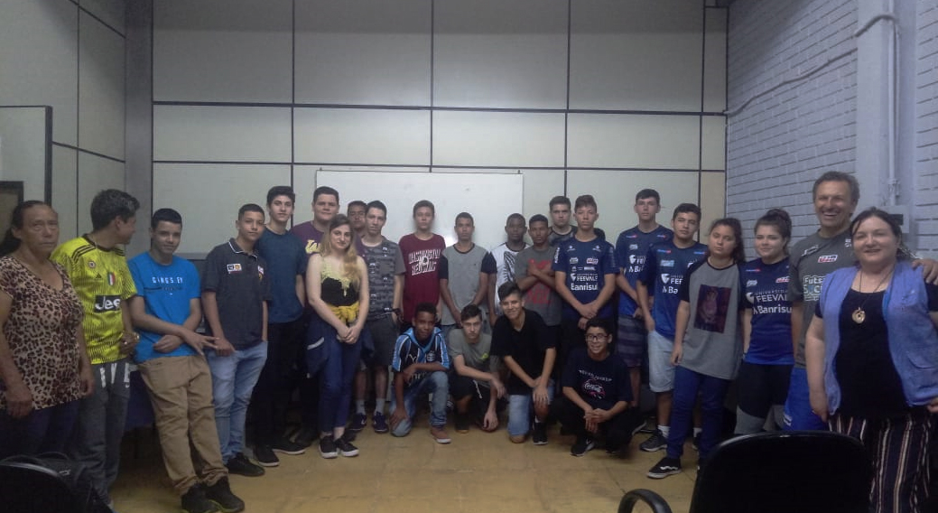 Jovens do Futsal Social participam de atividade na Asbem