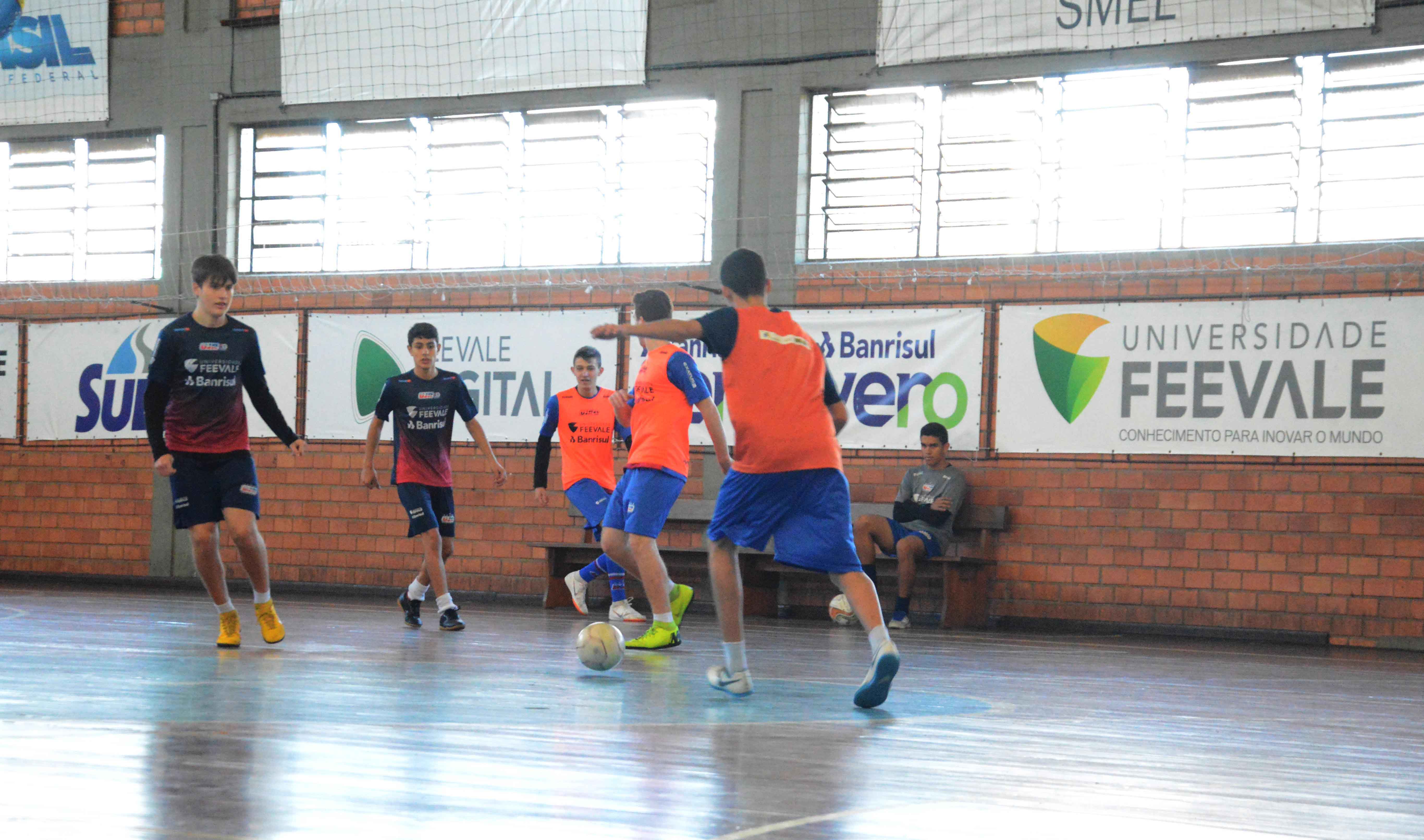 Sub-15 da UJR/Feevale começa disputa dos play-offs da Liga Gaúcha