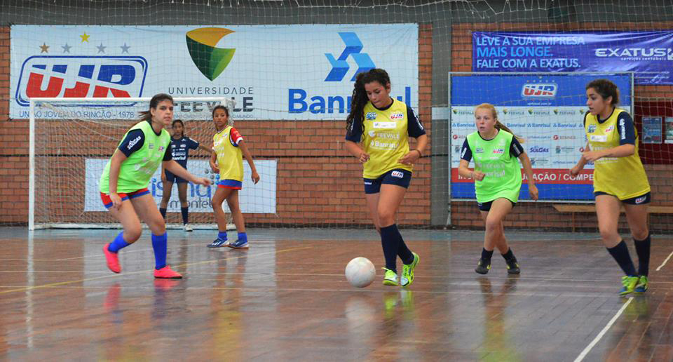 Escola de Futsal da UJR/Feevale/Banrisul inicia atividades especificas para as meninas