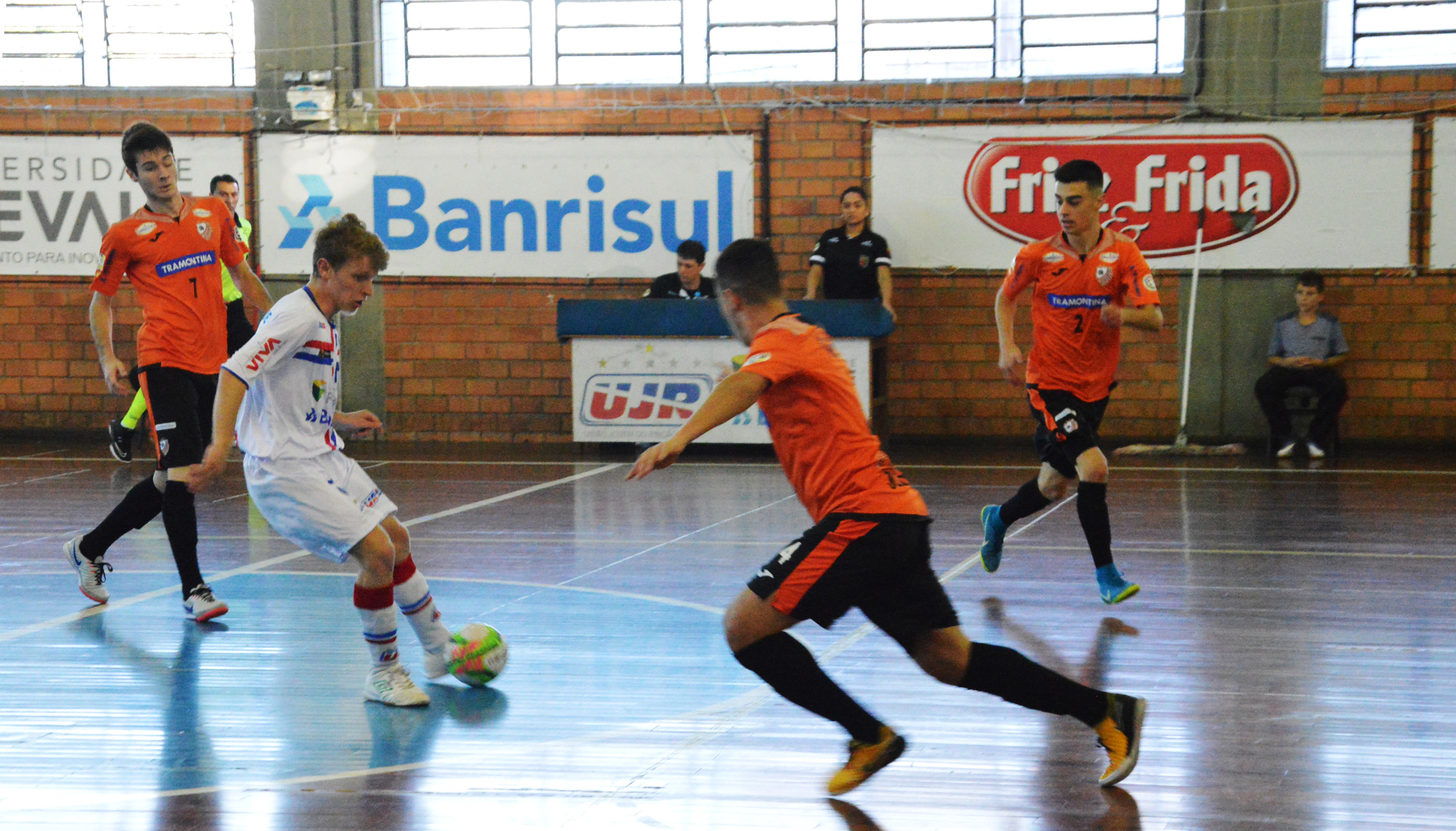 Para se distanciar ainda mais na liderança, Sub-17 da UJR/Feevale/Banrisul enfrenta o SER Alvorada fora de casa nesta segunda-feira