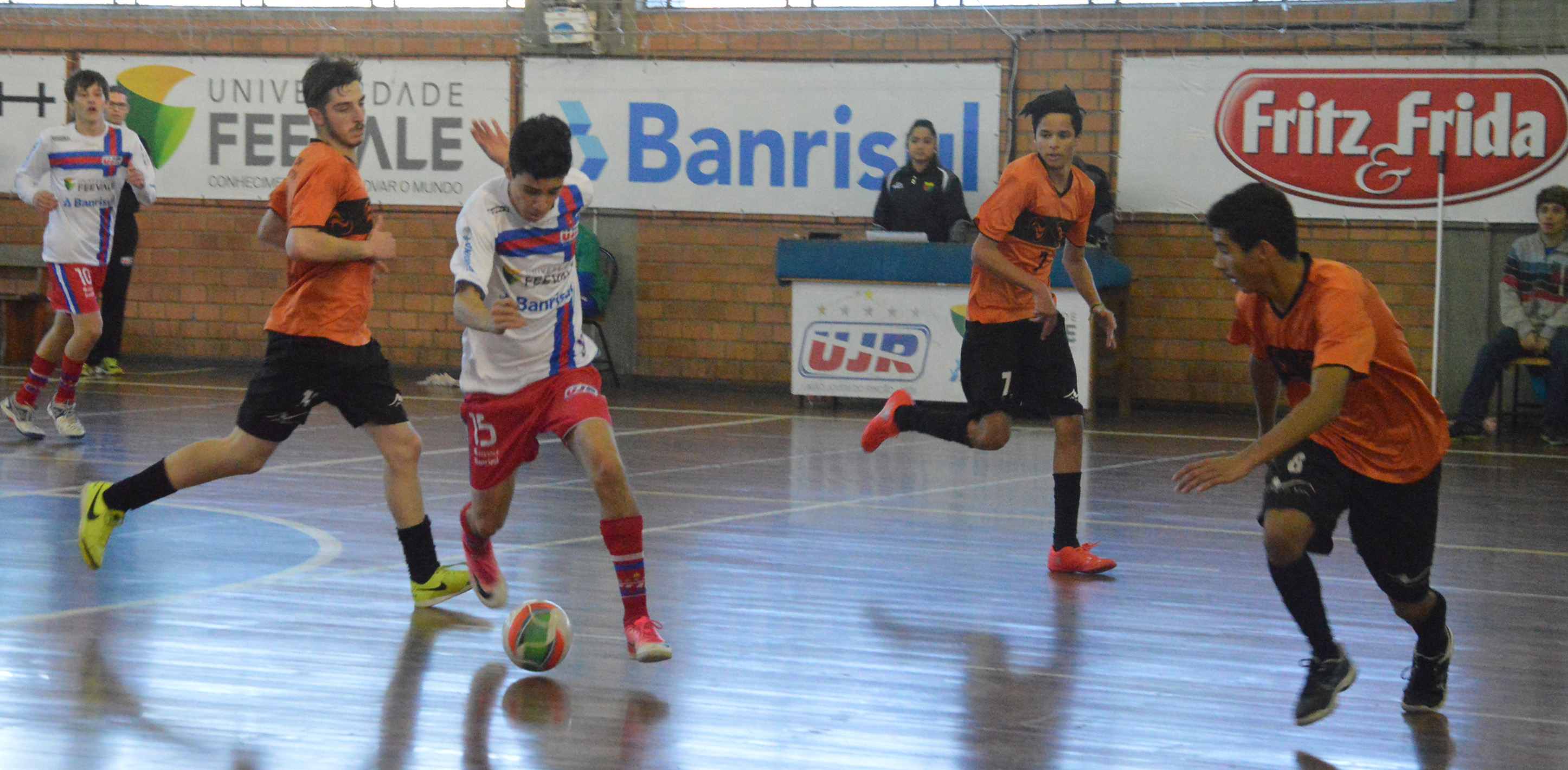 Sub-15 e Sub-17 da UJR/Feevale/Banrisul atuam em Veranópolis neste sábado