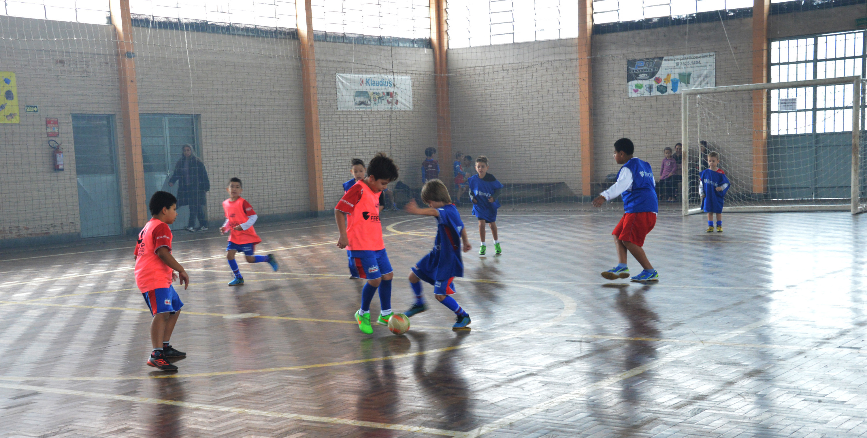 Núcleo da Escola de Futsal promoveu torneio de integração