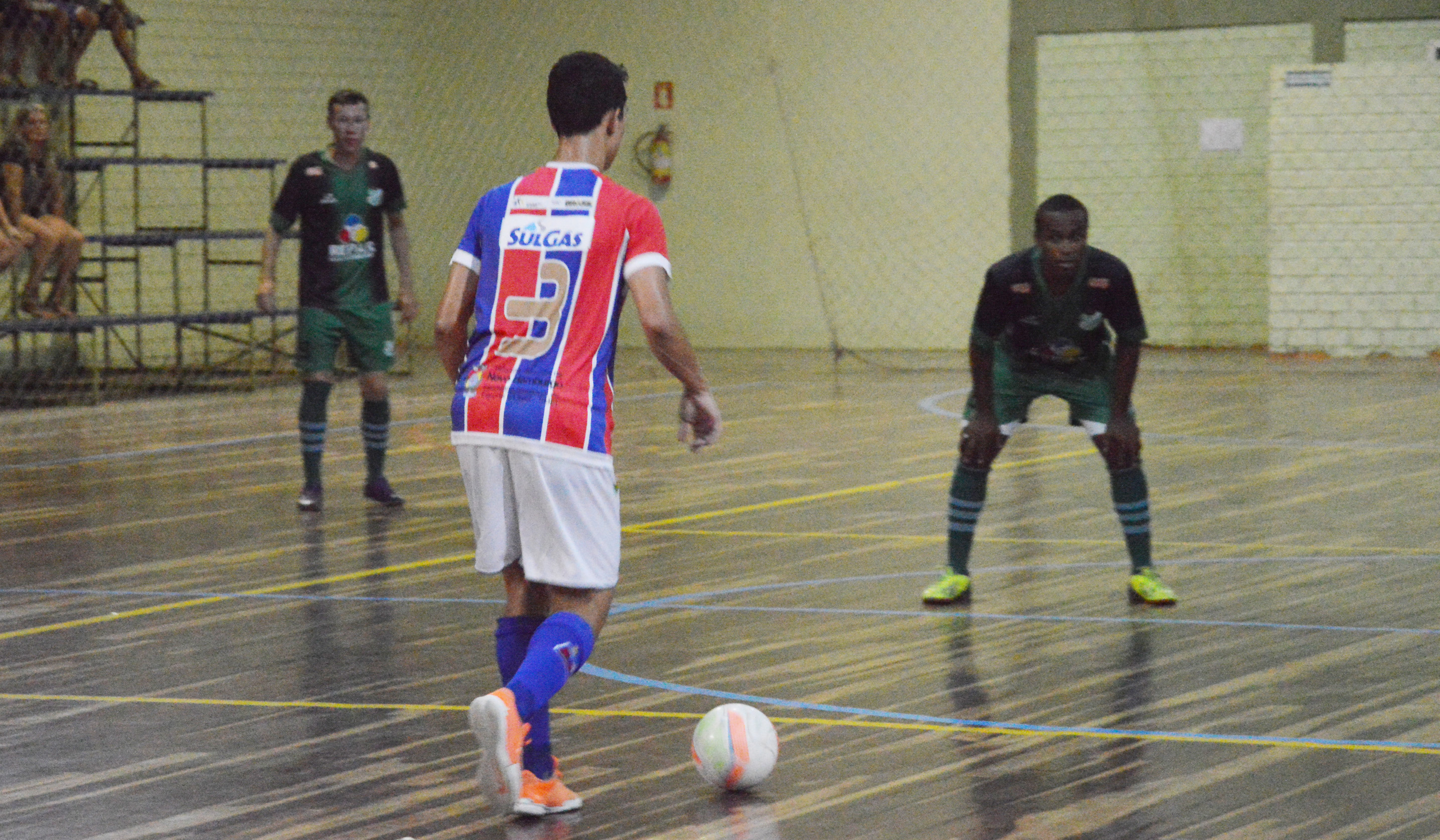 Sub-17 empata no primeiro amistoso