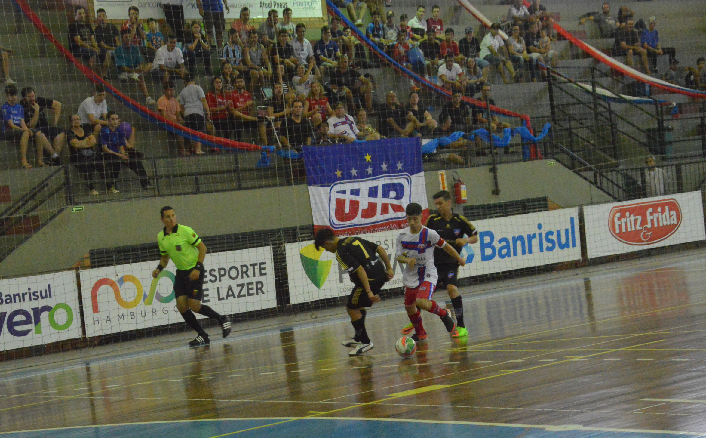 Sub-15 da UJR/Feevale/Banrisul larga com vantagem nas quartas de final do Estadual