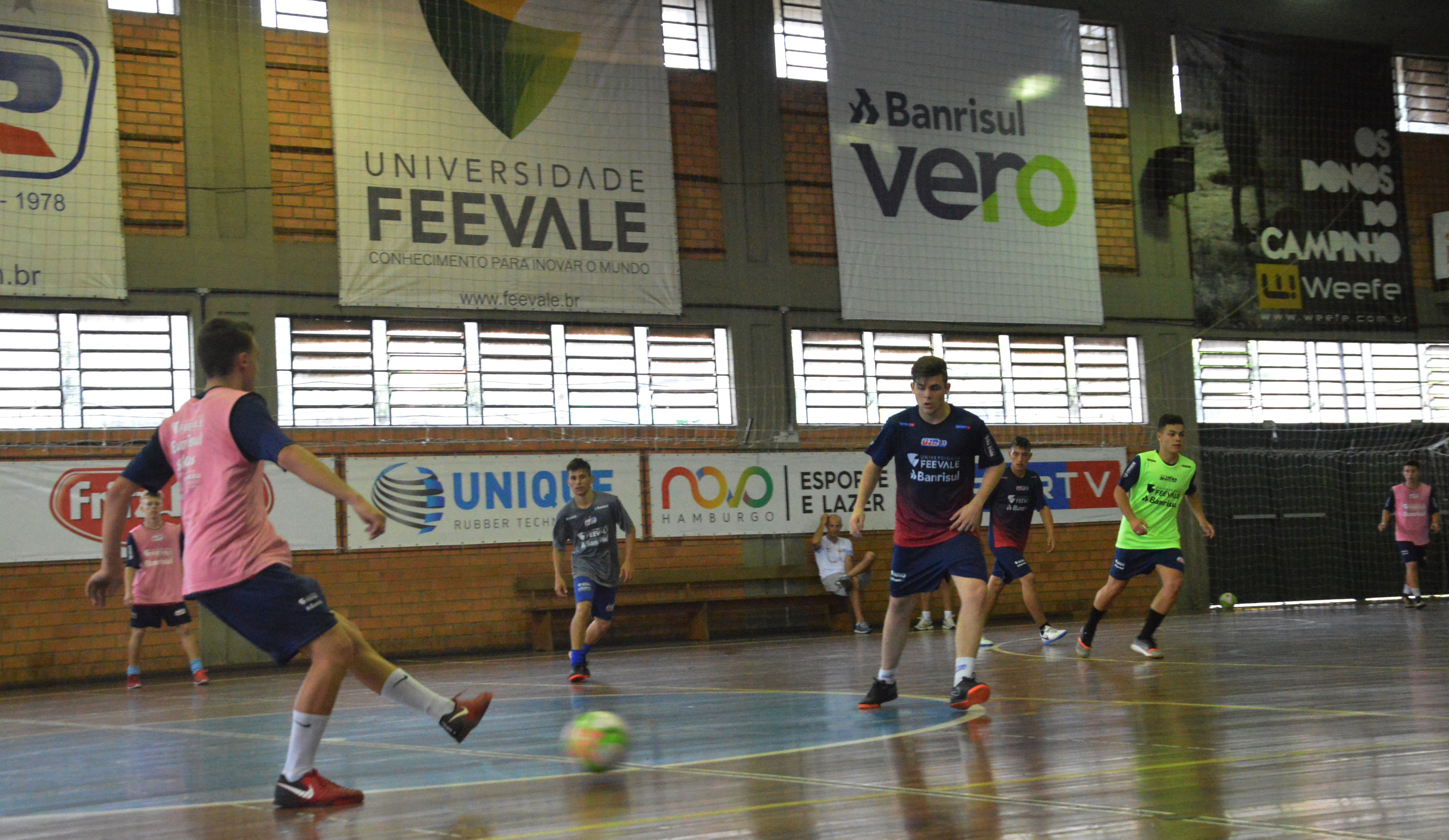 Sub-17 da UJR/Feevale/Banrisul pronta para a decisão da semi do Estadual