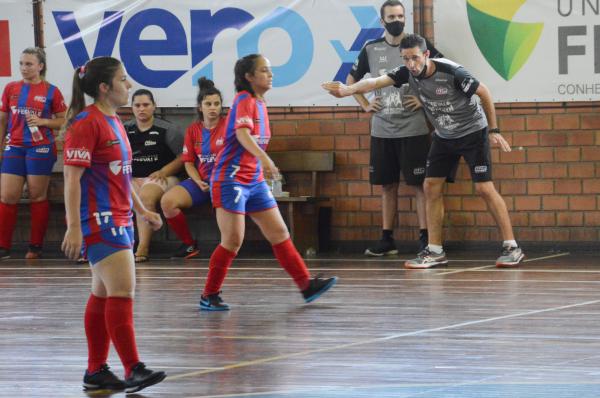 Equipe Feminina da UJR/Feevale/Banrisul estreia na temporada