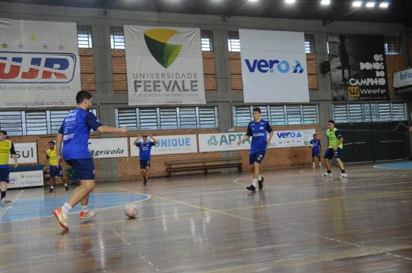 Equipe universitária masculina da UJR/Feevale/Banrisul encara a 1ª Copa Nova Hartz de Futsal