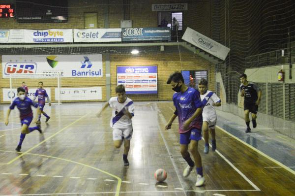 Equipes da UJR/Feevale/Banrisul disputam amistosos contra ACBF e Três Coroas