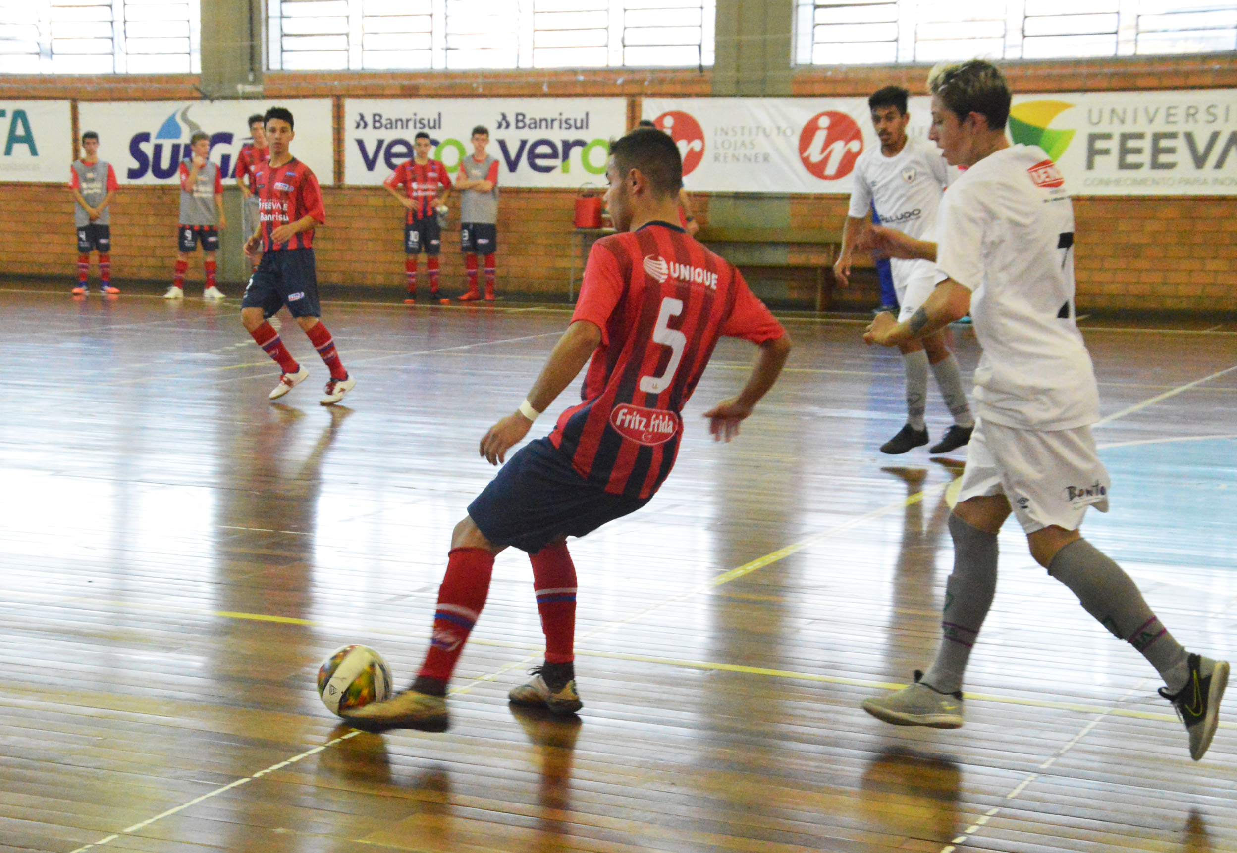 Sub-17 da UJR/Feevale/Banrisul vence em casa e volta liderança da chave