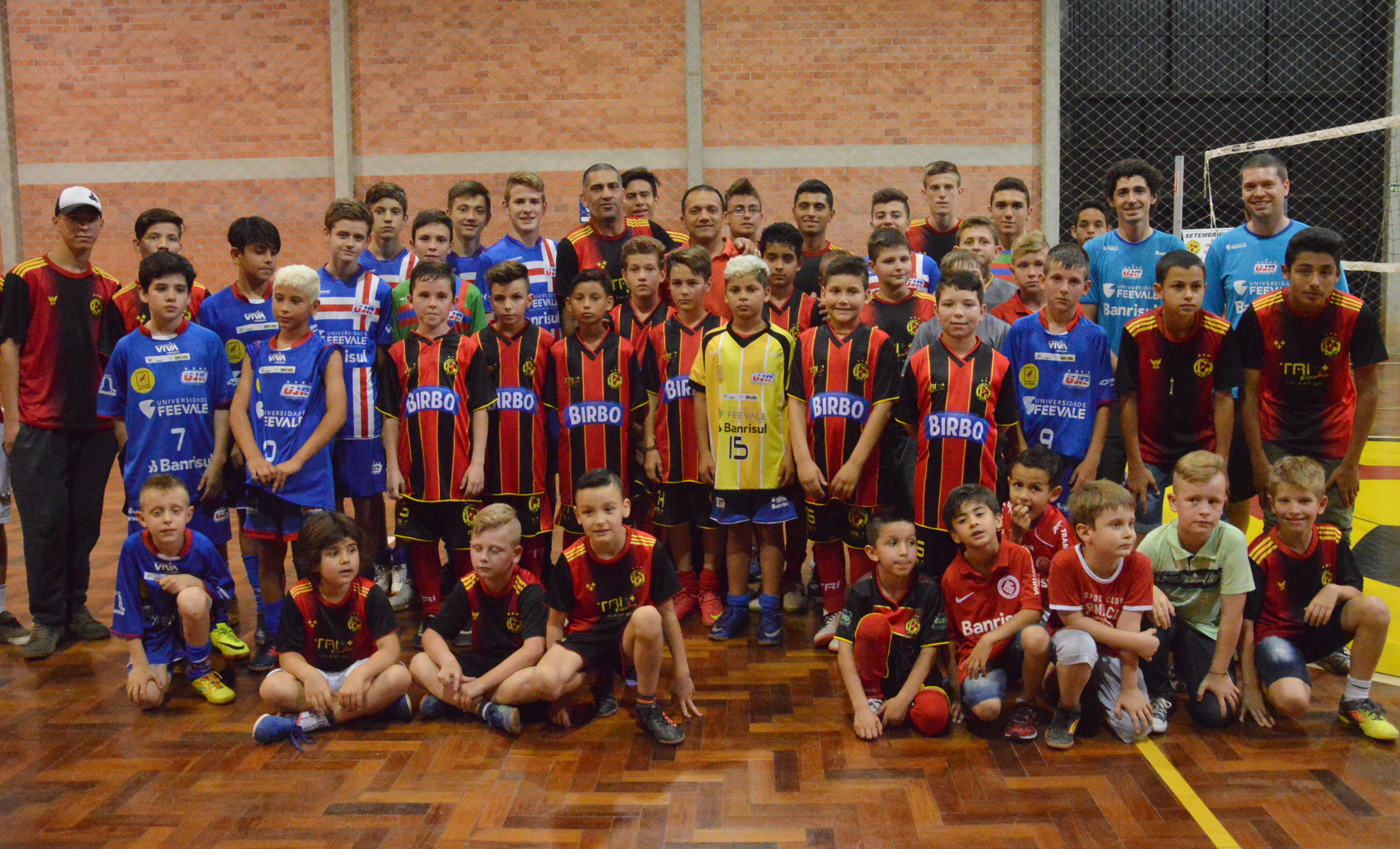 Equipes da UJR/Feevale/Banrisul participaram de evento que teve a presença do ex-jogador Iarley