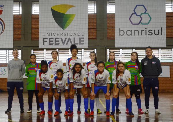 Sub-15 feminino estreia com derrotas na Copa Feevale