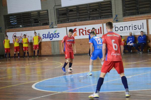 Sub-17 da UJR busca isolar-se na liderança