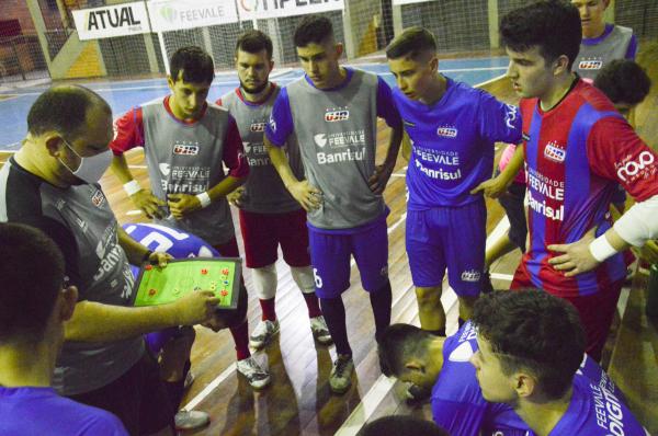 UJR/Feevale/Banrisul avalia atletas para suas categorias de base