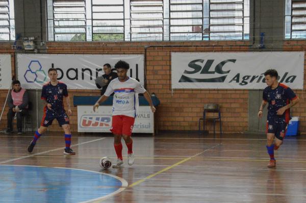 UJR/Feevale/Banrisul enfrenta o União Parobé no confronto das únicas equipes 100% no Gauchão Sub-20